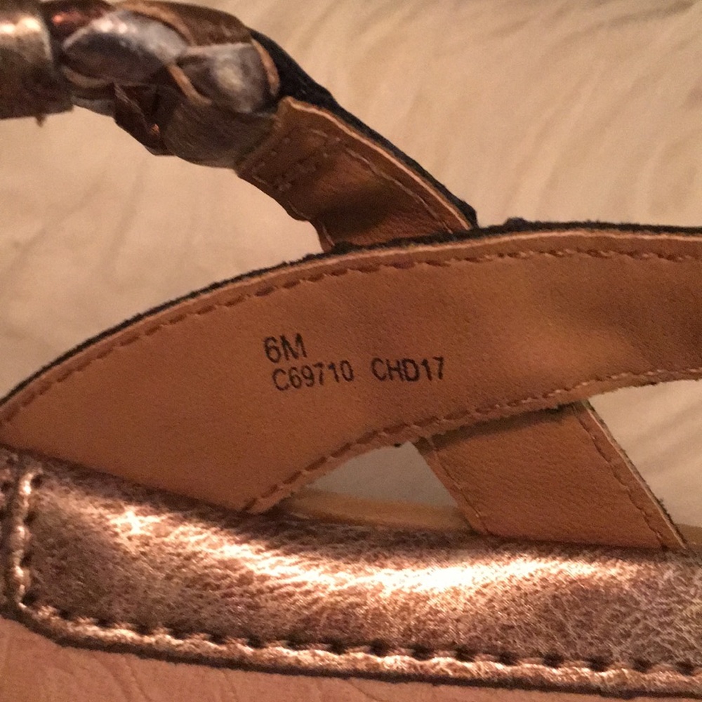 Sandals - Picture 3 of 3
